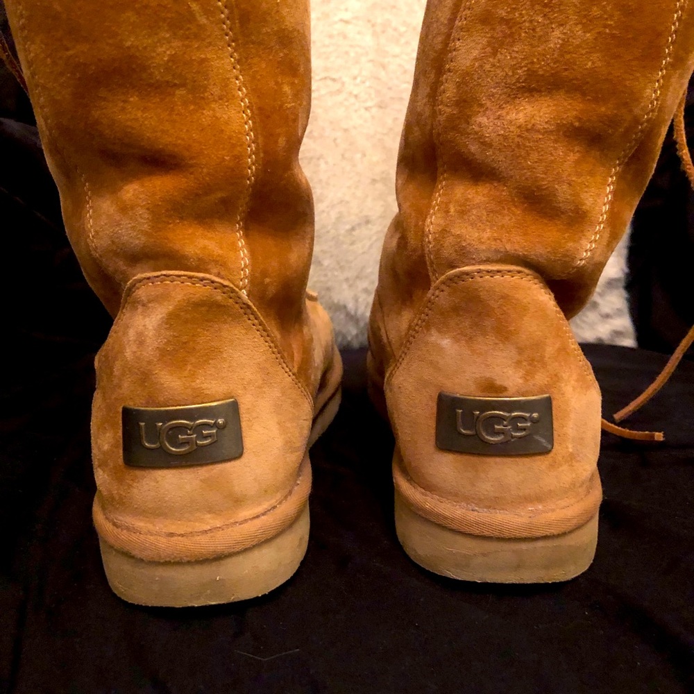 Ugh lace up suede faux fur lined boots, gently used, great condition, w box!
